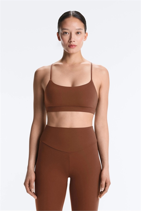 Спортивный бюстгальтер Comfortlux с легкой поддержкой и перекрещивающимися бретелями артикул 156618043