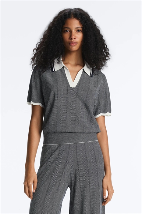 Трикотажная рубашка-поло с коротким рукавом и узором «елочка» артикул 156598468