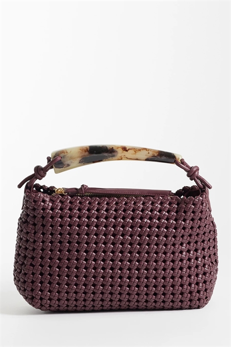 Сумочка-клатч из плетеного материала с ручкой из смолы артикул 154607927