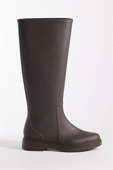 Зубцы на резиновых сапогах артикул 153991904