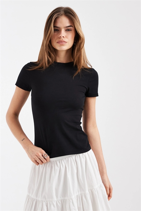 Простая хлопковая футболка артикул 155393012