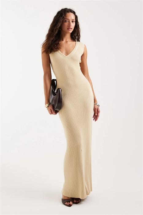 Макси-платье из ребристого трикотажа с V-образным вырезом артикул 154975537