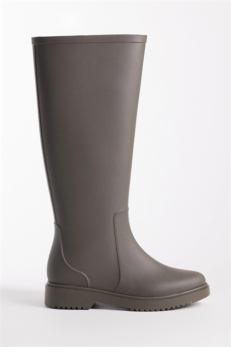 Зубцы на резиновых сапогах артикул 153991909