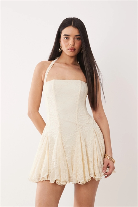 Мини-платье из кружева с квадратным вырезом, завязками на шее, сборками и клиновидным подолом артикул 154951919