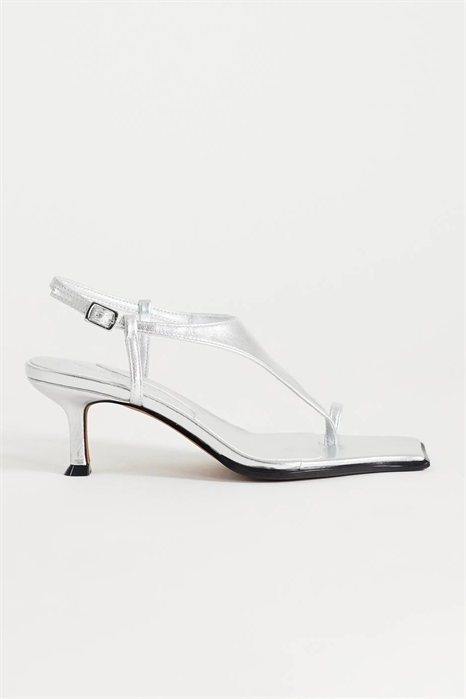 Сандалии Selina на каблуке с завязками и ремешком на пальцах артикул 152933067