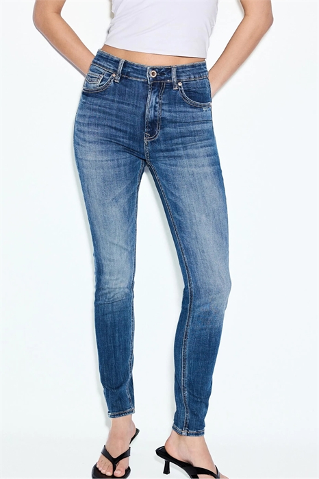 Джинсы с высокой талией D07 артикул 156521628