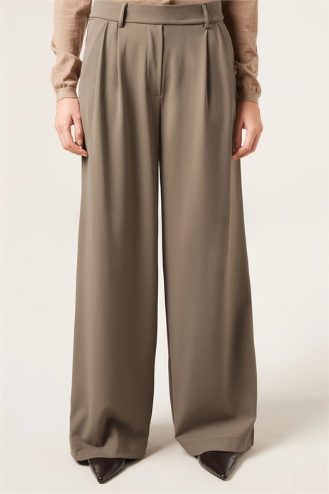 Удобные брюки из эластичной ткани артикул 156518074