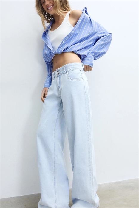 Джинсы с низкой посадкой и двумя пуговицами артикул 156440822