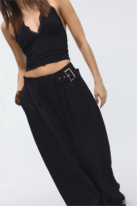 Брюки свободного кроя с пряжкой артикул 156513699