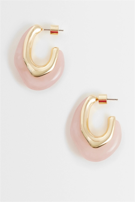 Небольшие серьги-кольца с узором из светло-розовой смолы артикул 155588173