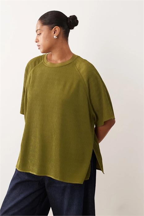 Футболка с рагланными рукавами и гибридной фактурной отделкой артикул 147016200