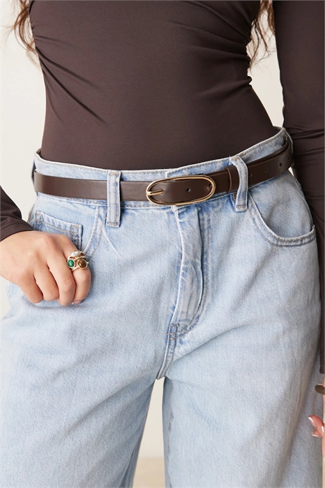 Тонкий ремень с круглой пряжкой артикул 154135008