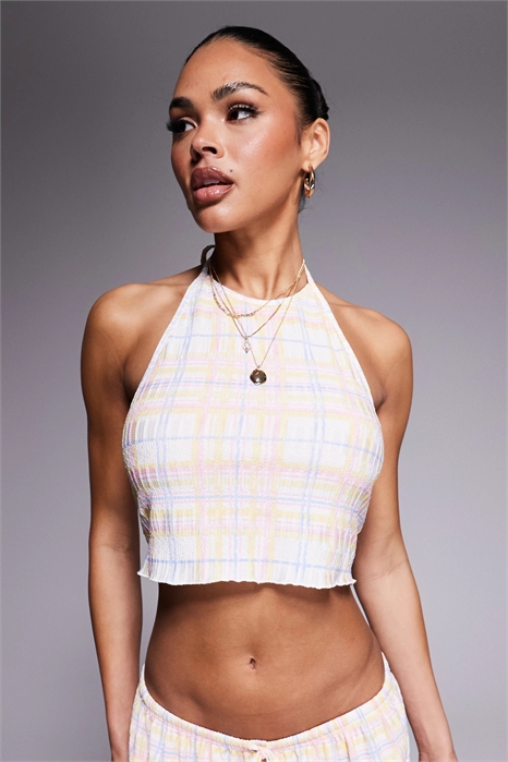 Эксклюзивный укороченный топ с открытой спиной, завязками за шеей и фактурной текстурой co-ord артикул 140556358