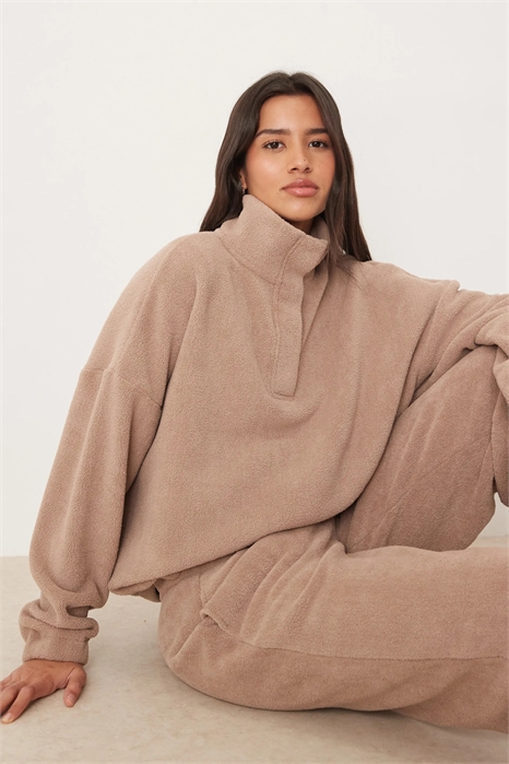 Свитшот из микрофлиса с объемным воротником артикул 147265414
