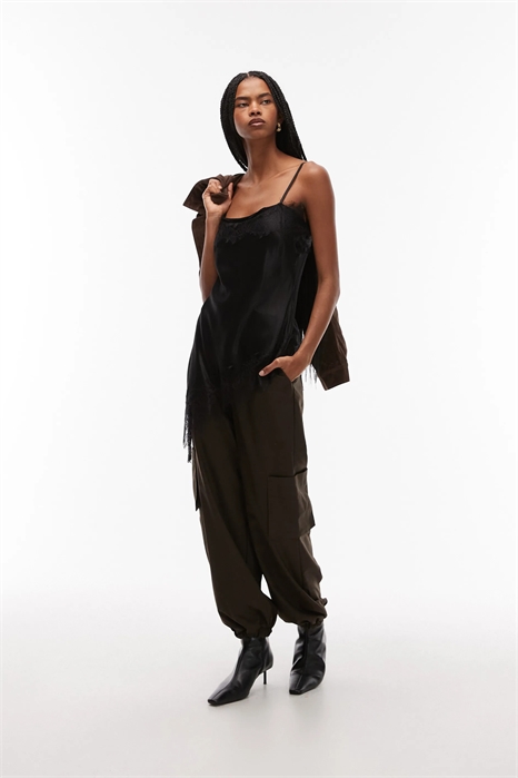 Топ-ками с асимметричным вырезом и атласной кружевной отделкой артикул 152555603