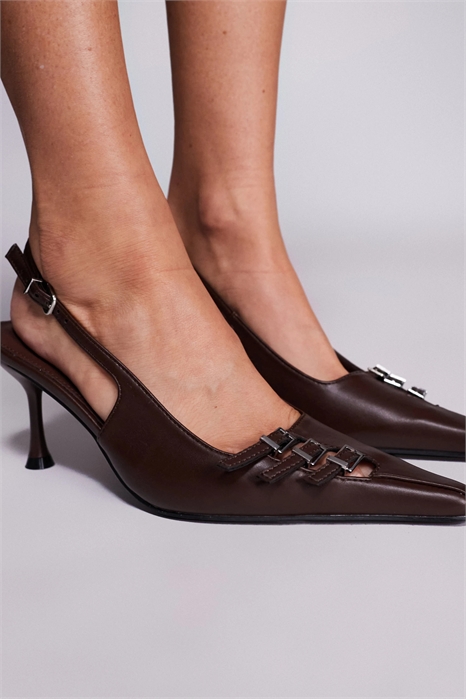 Очаровательные туфли на каблуке с открытой пяткой и пряжкой артикул 147588914