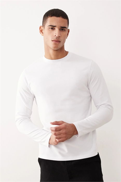 Футболка с длинным рукавом из плотной ткани артикул 152898569