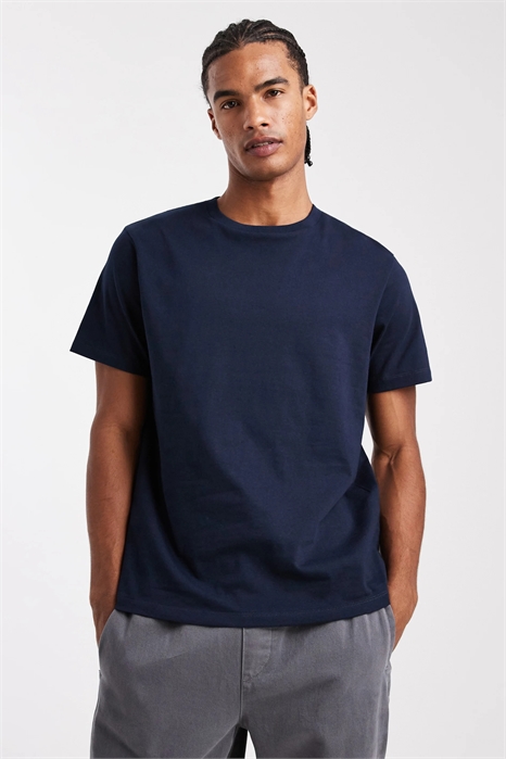 Футболка Essentials с прямым кроем артикул 149384581