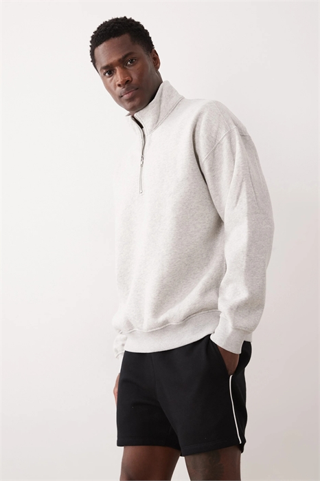 Узкие джинсы из трикотажа укороченной длины с контрастной окантовкой по бокам артикул 152834878