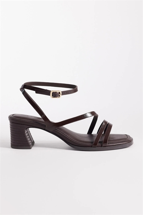 Сандалии Honeybee на среднем каблуке артикул 152236540