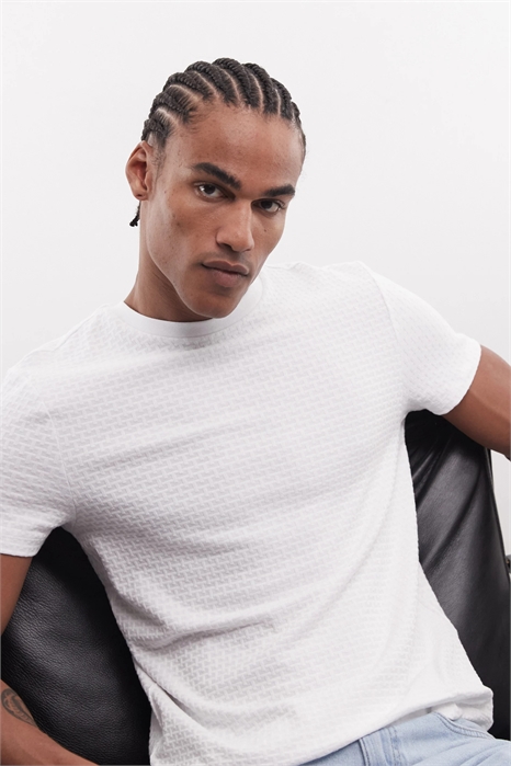 Футболка с плетеным узором артикул 156088294