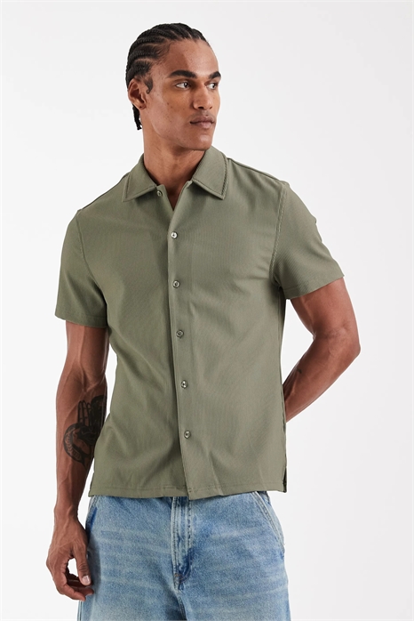 Рубашка облегающего кроя с ребристым узором артикул 156512083