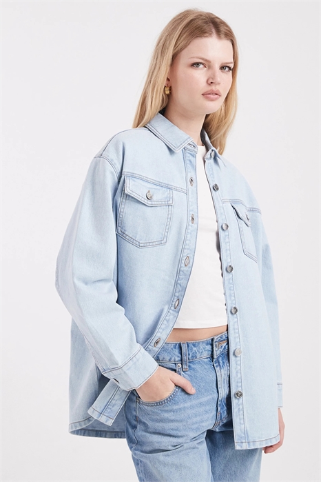 Простая джинсовая рубашка с длинными рукавами артикул 150564572