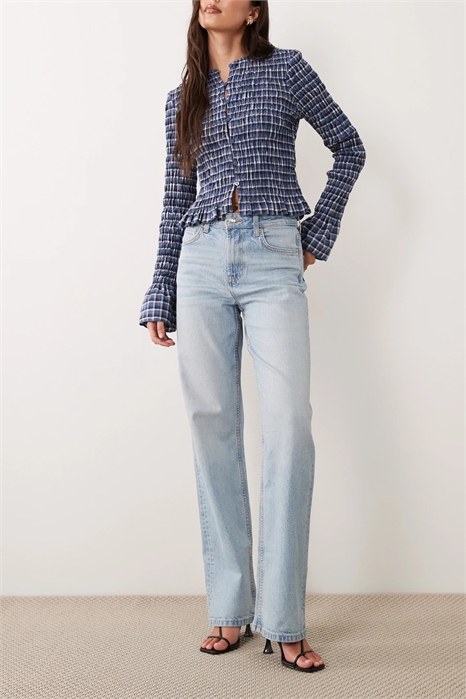 Удобные джинсы с прямыми брючинами из эластичного материала артикул 154603847