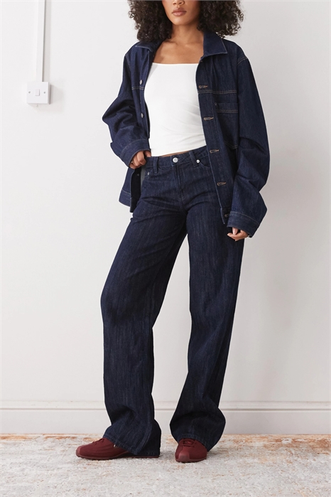 Джинсы свободного кроя с низкой талией артикул 153018477