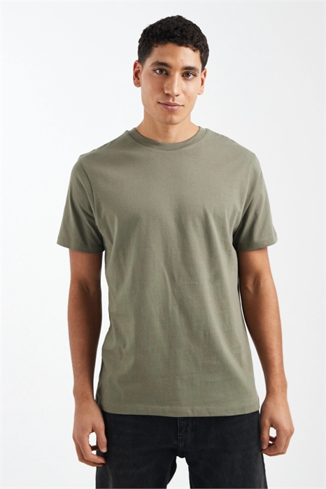 Футболка Essentials с прямым кроем артикул 151965179