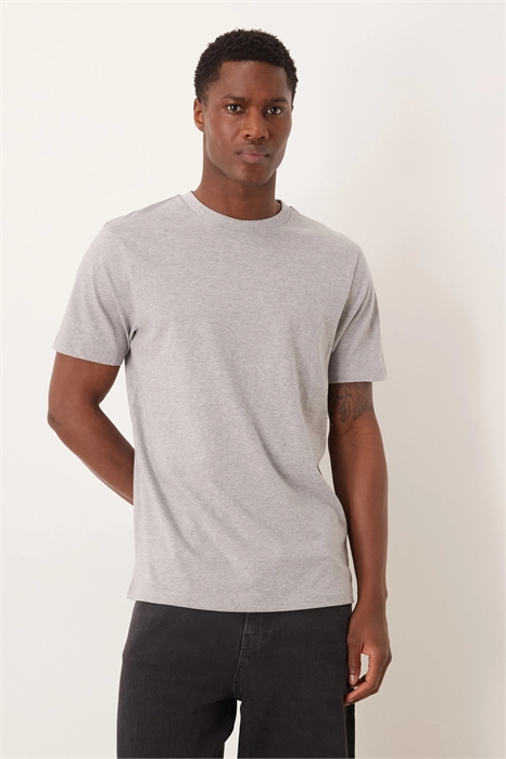 Футболка Essentials с прямым кроем артикул 153712626