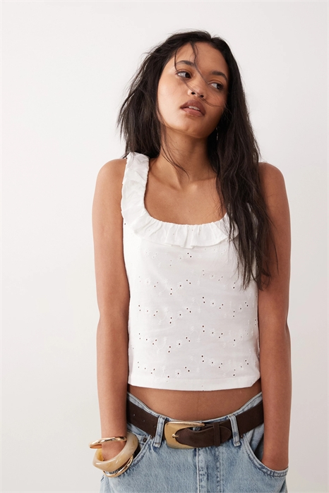 Жилет с оборками и вырезом-лодочкой, украшенный вышивкой артикул 153253873