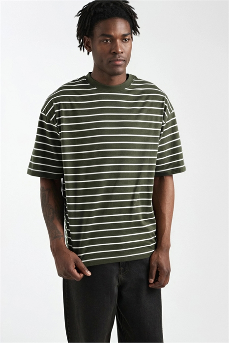 Футболка свободного кроя артикул 153662561