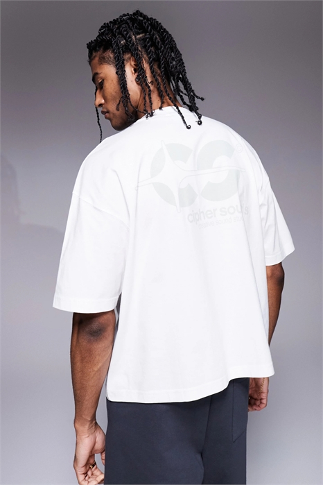 Объёмная футболка свободного кроя с уличным принтом артикул 142431686