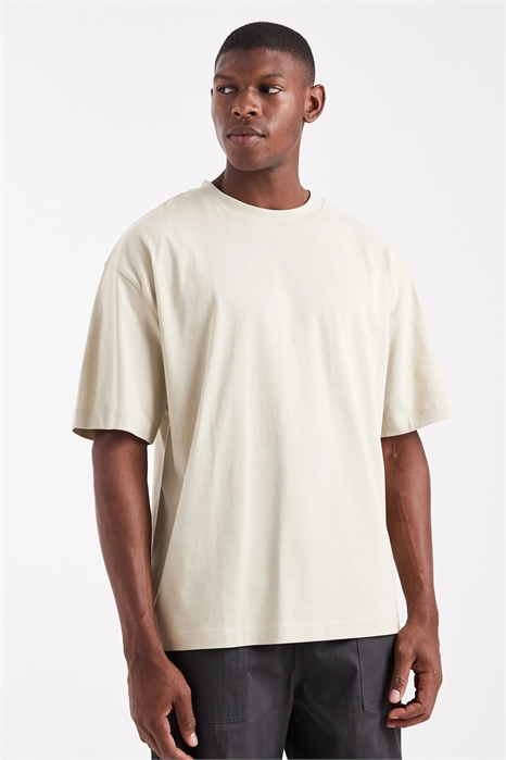 Футболка с круглым вырезом и свободным кроем от Essentials артикул 149385614