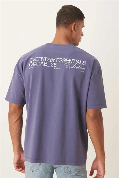 Футболка свободного кроя в стиле супер-хэвивейт с заниженными плечами и текстовым принтом артикул 148667570