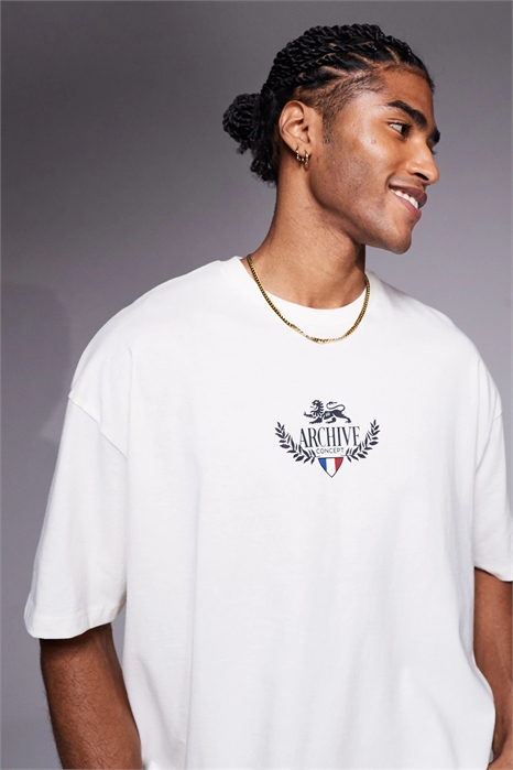 Объёмная футболка свободного кроя с принтом в стиле «город» артикул 142823549