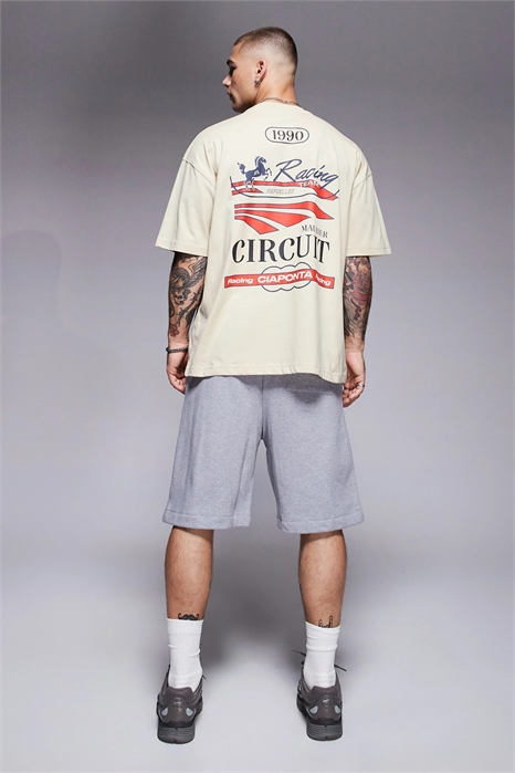 Футболка свободного кроя с гоночным принтом артикул 142432186