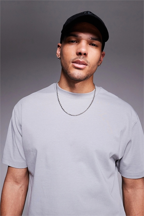 Свободная футболка из плотной ткани артикул 141637569