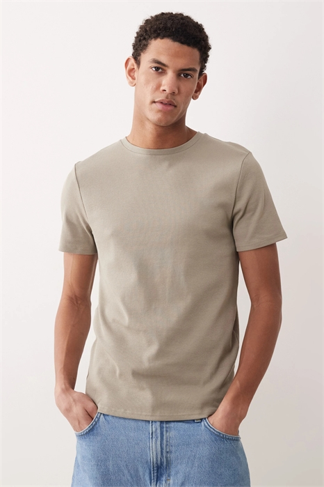 Футболка Essentials с облегающим кроем артикул 151967014