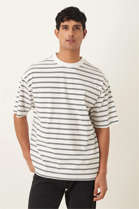 Футболка свободного кроя артикул 153153692