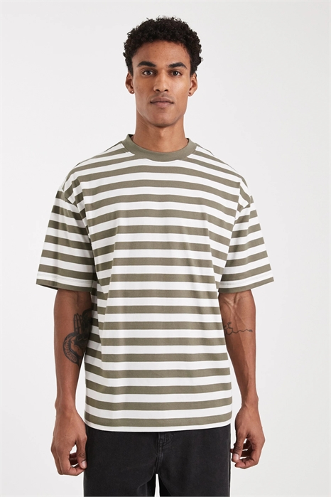 Футболка свободного кроя артикул 153683945