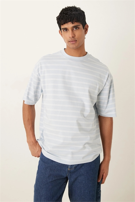 Футболка свободного кроя артикул 153153970