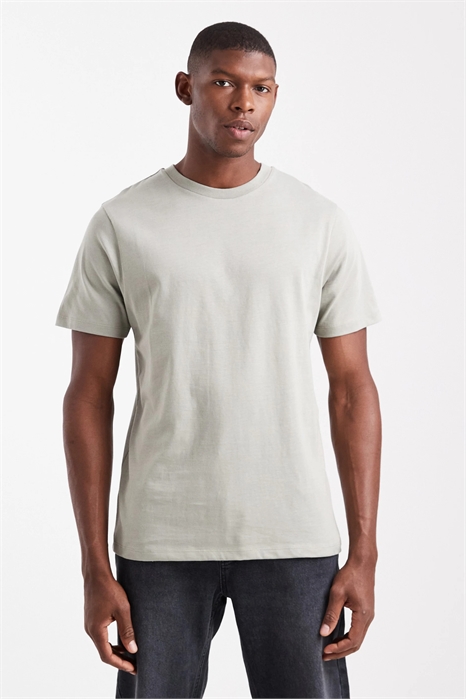 Футболка Essentials с прямым кроем артикул 149384600