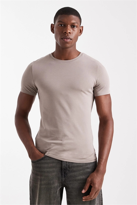 Футболка Essentials с облегающим кроем артикул 149348779