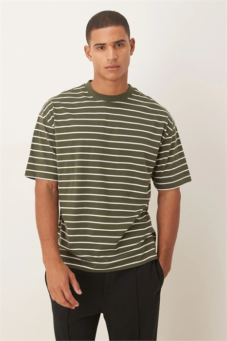 Футболка свободного кроя артикул 149423453