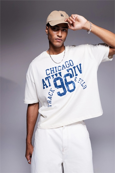 Объёмная футболка свободного кроя со спортивным принтом артикул 141525608