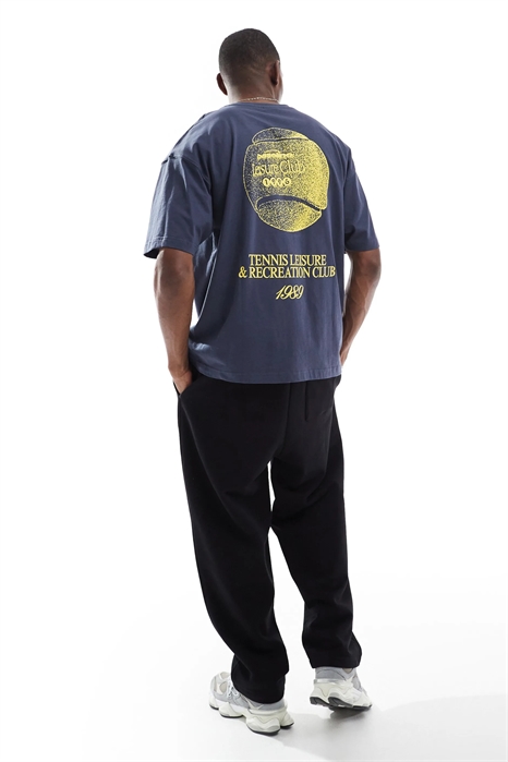 Футболка свободного кроя со спортивным принтом артикул 141525565