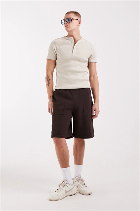 Шорты свободного кроя с функциональными карманами артикул 156270206