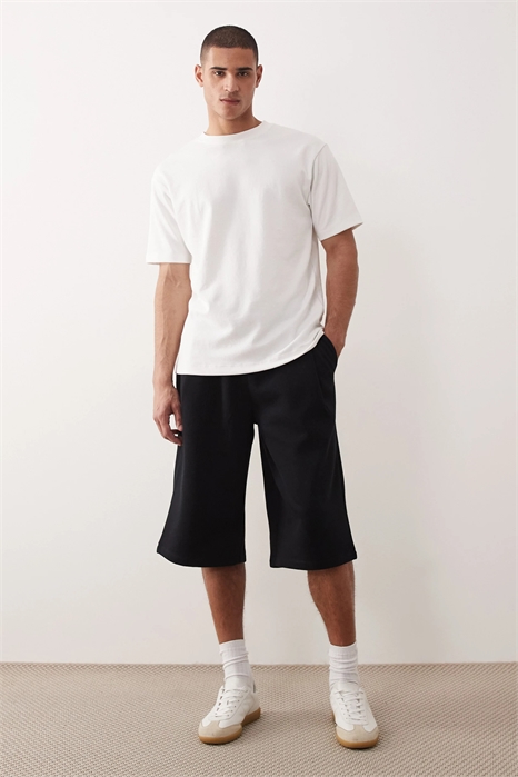 Шорты-лонглайн свободного кроя со складками артикул 152834882